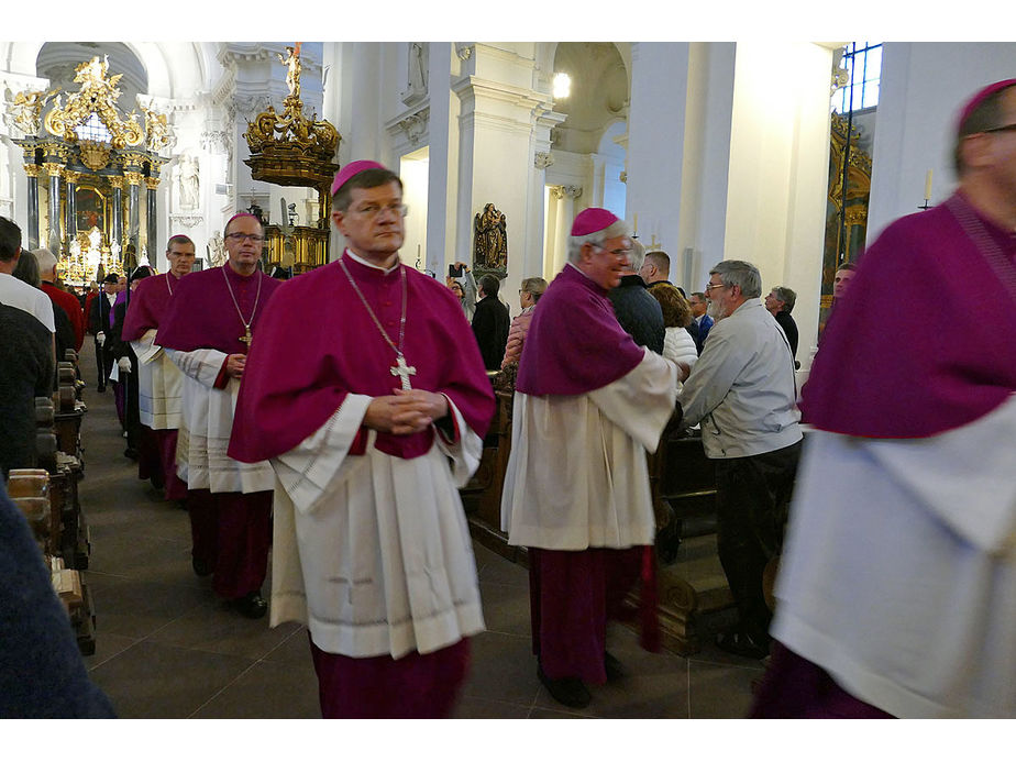 Abschlussvesper der Bischofskonferenz mit Austeilung des Bonifatiussegens (Foto: Karl-Franz Thiede)